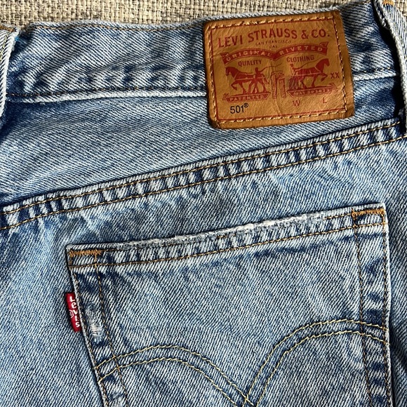 Levi’s Redone shorts - Picture 3 of 5